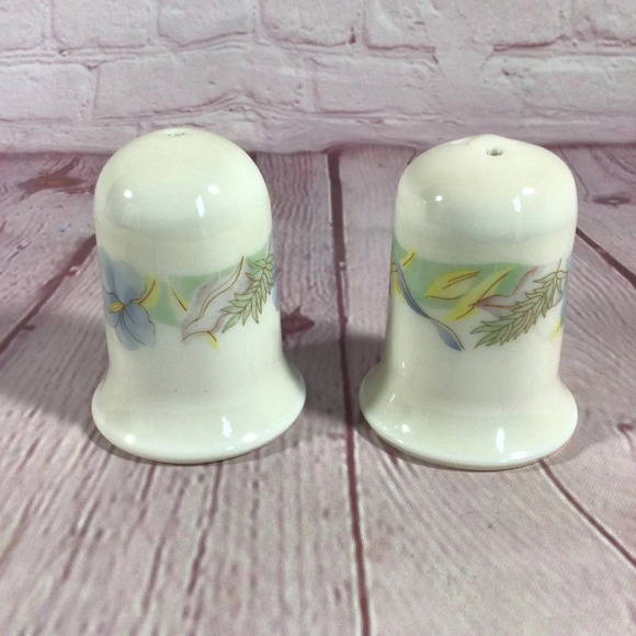 Vintage Floral Salt and Pepper Shaker Pair - Picture 3 of 6